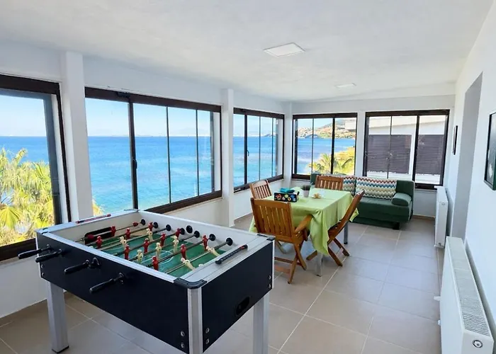 Holiday home Beachfront 2-br In Pelitkoey, Access, Panoramic Terrace With Sea View Burhaniye