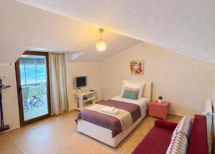 Beachfront 2-br In Pelitkoey, Access, Panoramic Terrace With Sea View