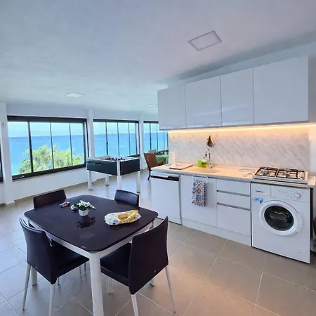 Σπίτι διακοπών Beachfront 2-br In Pelitkoey, Access, Panoramic Terrace With Sea View *