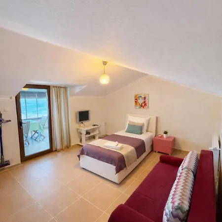 Beachfront 2-br In Pelitkoey, Access, Panoramic Terrace With Sea View