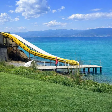 Beachfront 2-br In Pelitkoey, Access, Panoramic Terrace With Sea View *