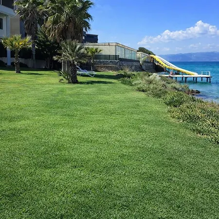 Beachfront 2-br In Pelitkoey, Access, Panoramic Terrace With Sea View *