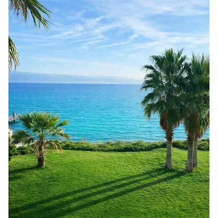Beachfront 2-br In Pelitkoey, Access, Panoramic Terrace With Sea View Σπίτι διακοπών *