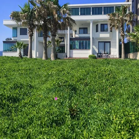 Beachfront 2-br In Pelitkoey, Access, Panoramic Terrace With Sea View *