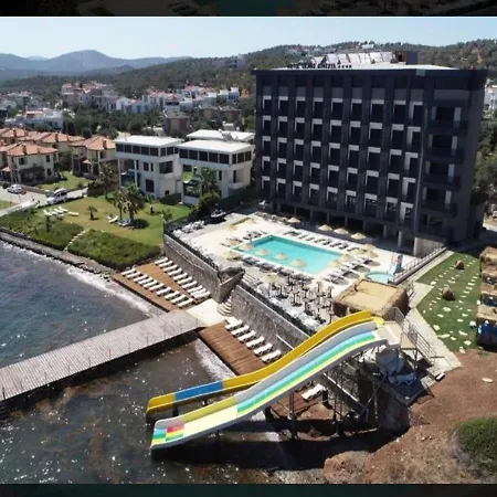 Сasa de vacaciones Beachfront 2-br In Pelitkoey, Access, Panoramic Terrace With Sea View *