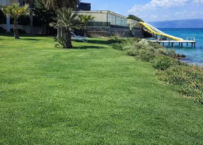 Beachfront 2-br In Pelitkoey, Access, Panoramic Terrace With Sea View *